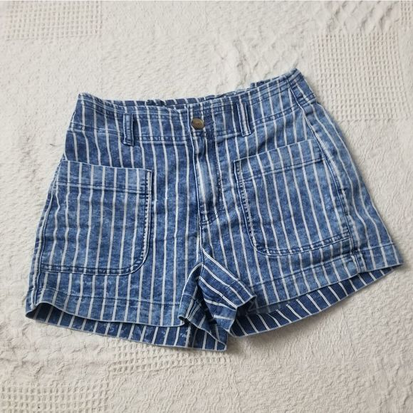 American Eagle Acid Wash Pinstripe Shorts Size 4 - Picture 1 of 5